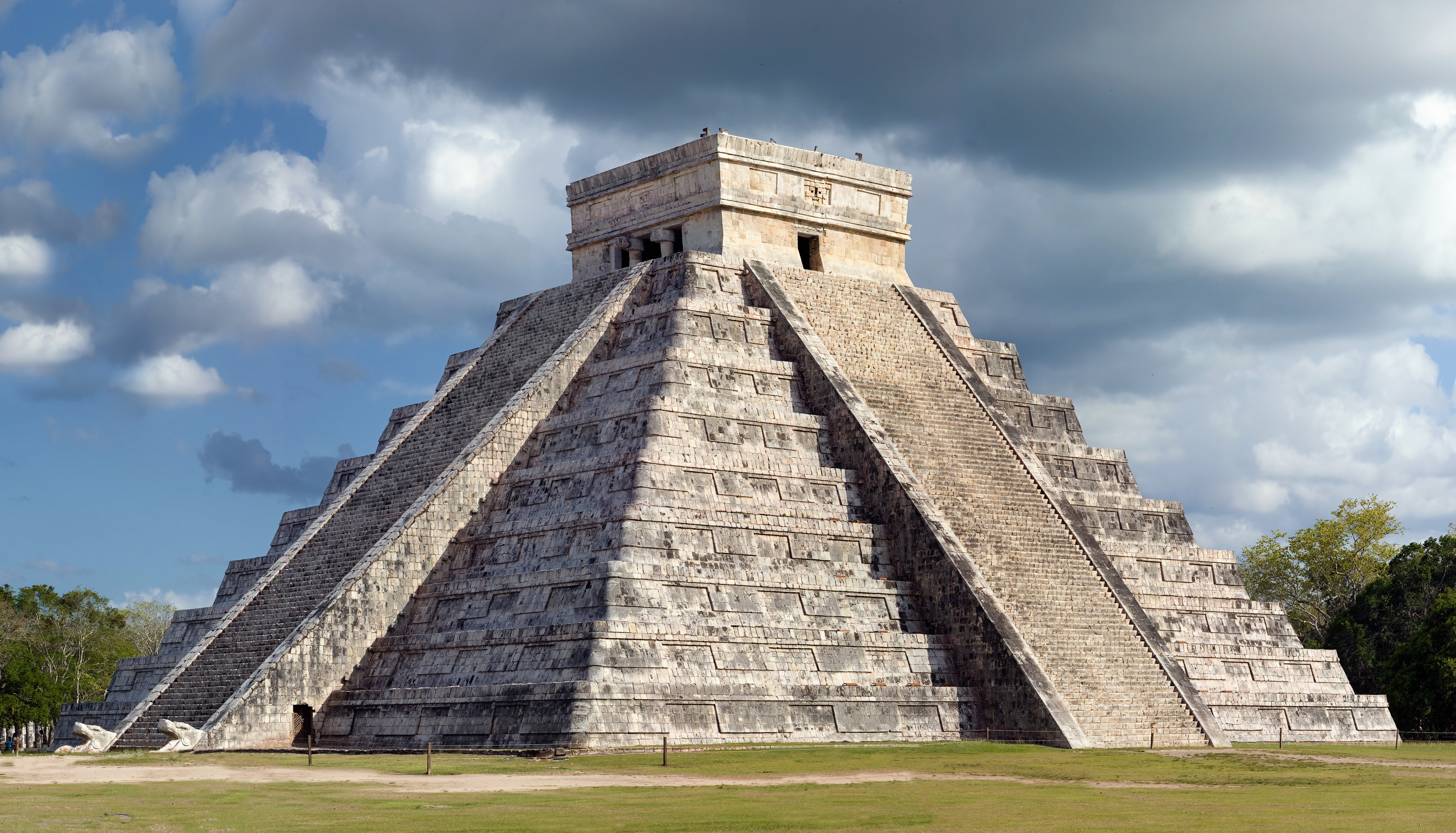Pirâmide de Kukulcán em Chichén Itzá, Yucatán